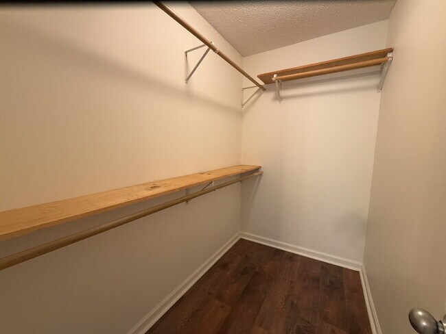 Building Photo - Section 8 accepted!!! "Discover Comfort and Charm: Spacious 3-Bed, 2-Bath Home in Huntsville's De...