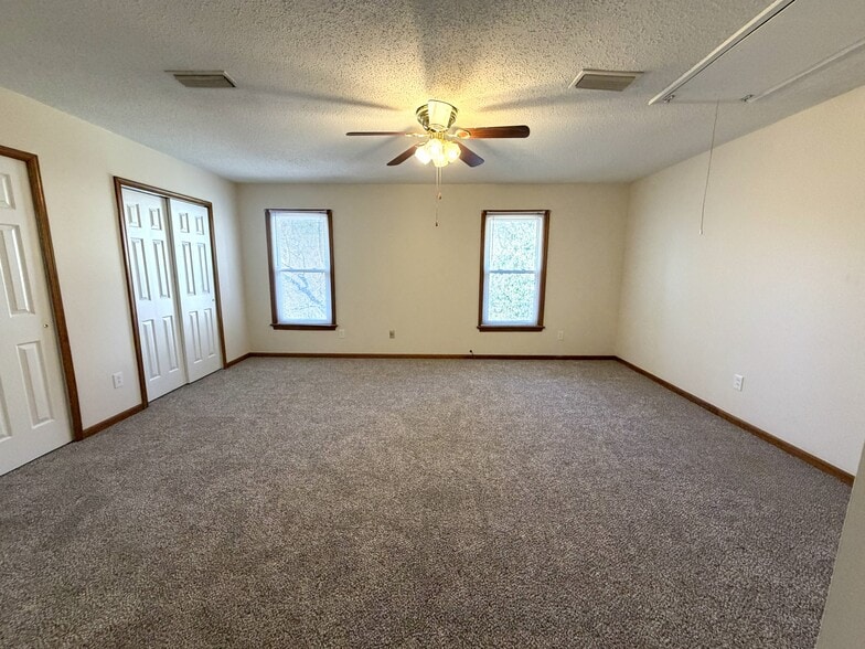 Building Photo - 1409 Sampson Ln