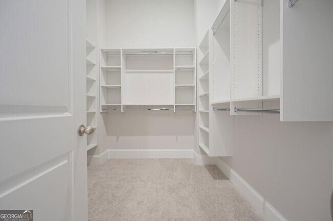 Building Photo - 123 Village Green Ave