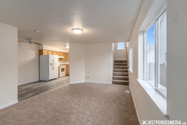Living room dining room - 530 Bitterroot Cir