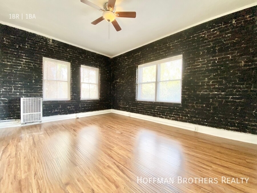 Building Photo - 800 N Las Palmas Ave