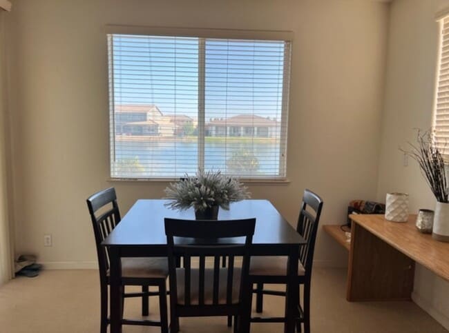 Building Photo - Luxury LAKEFRONT property!!!