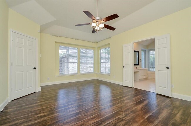 Building Photo - 1723 Crescent Green Dr