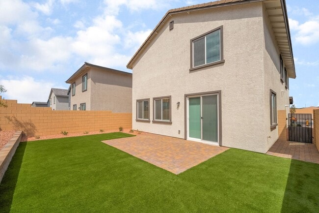 Building Photo - Brand-new 4-bedroom home located in the de...