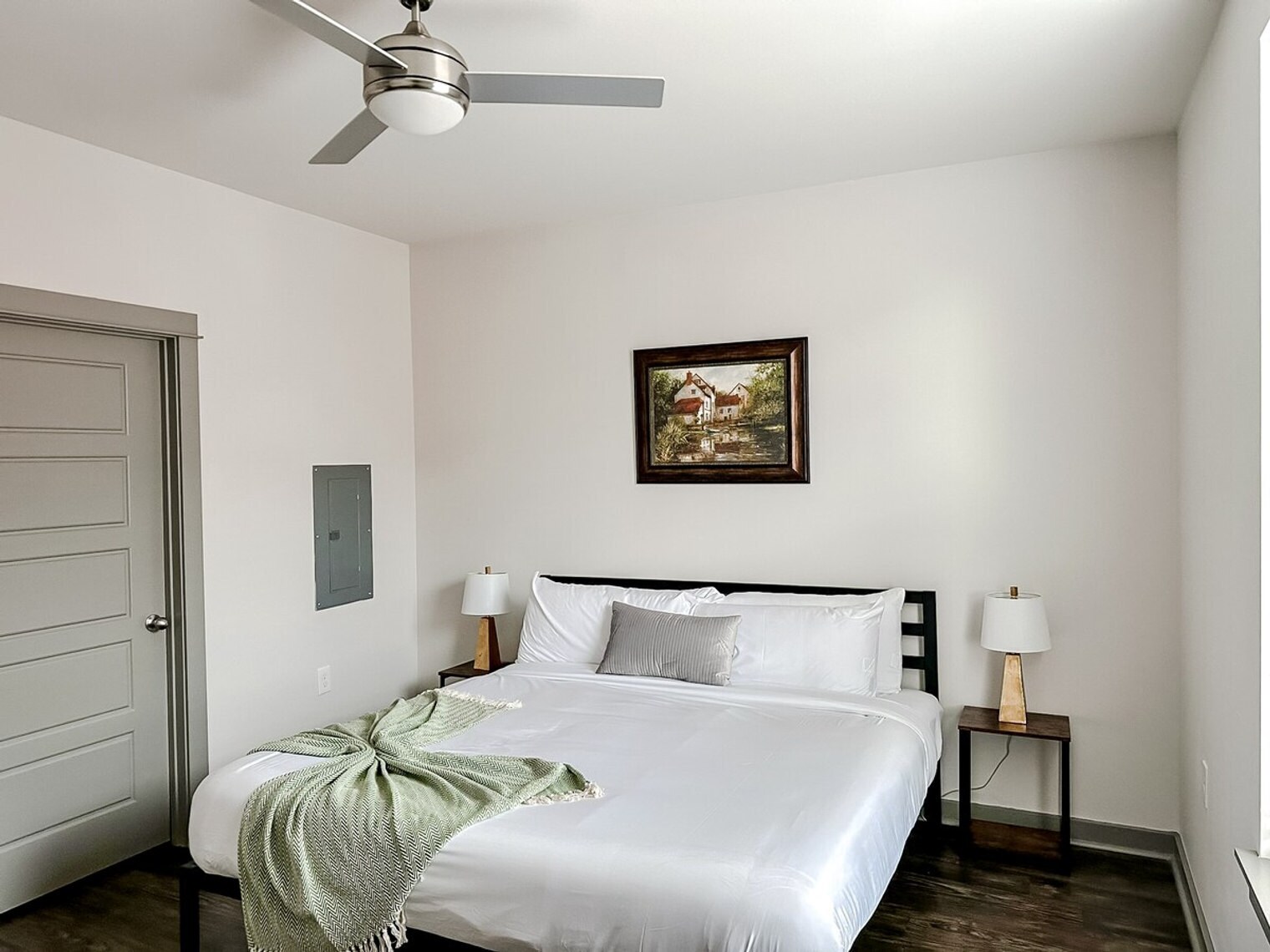 Building Photo - 111 E 4th St