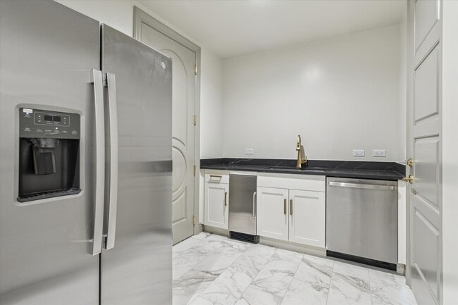 Building Photo - 1717 Bissonnet St