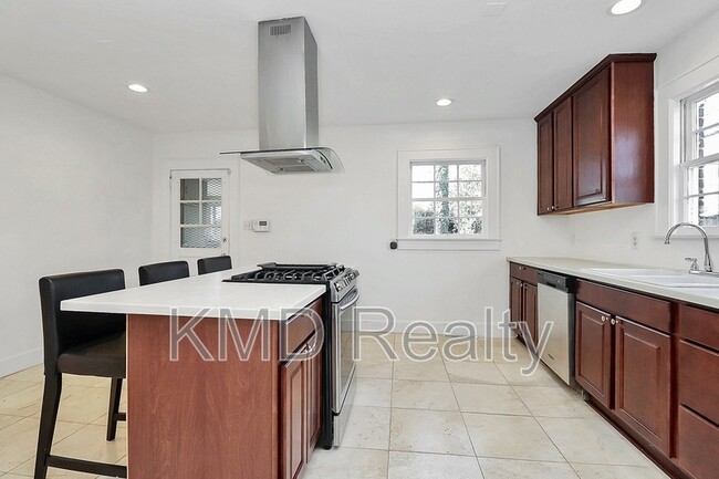 Building Photo - 1400 Matheson Ave