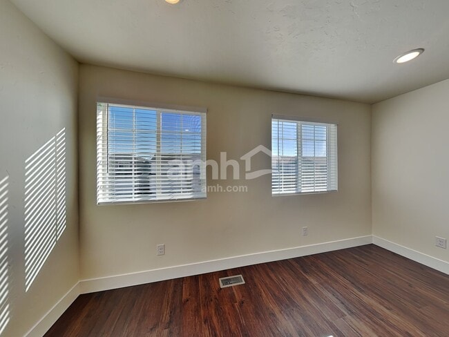 Building Photo - 11482 W Mesquite St