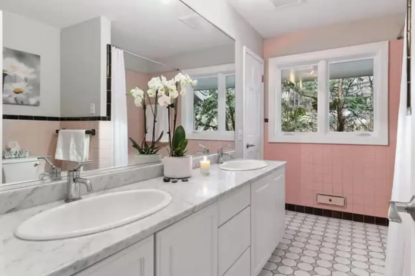 Shared Bath - 20565 Linden Rd