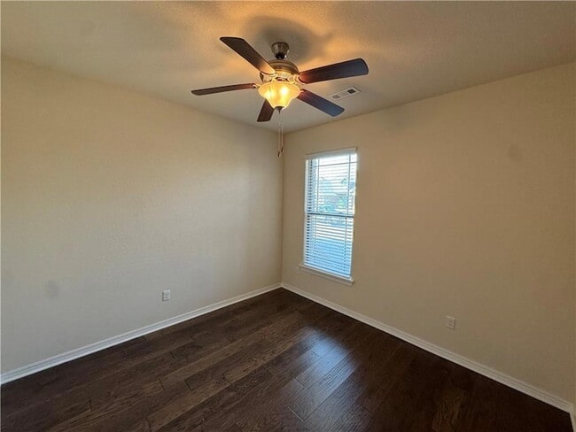 Building Photo - 4849 W Oldham Dr