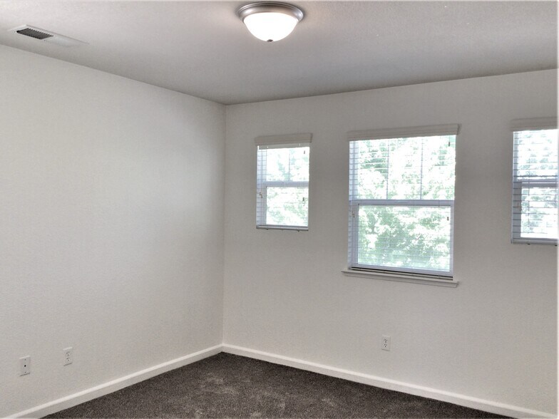 Building Photo - 6704 Altesino Dr