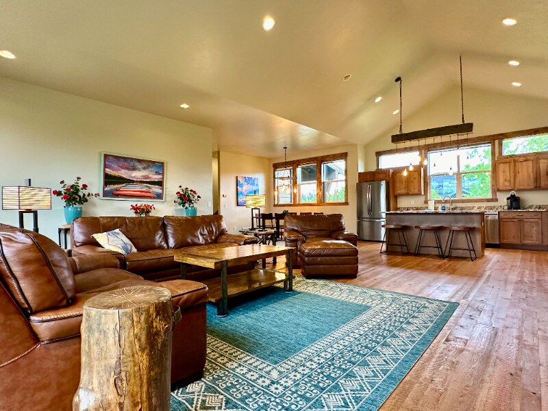 Building Photo - 3071 River Lakes Dr