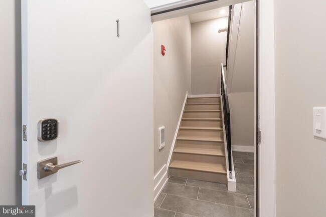 Building Photo - 2339 N 10th St