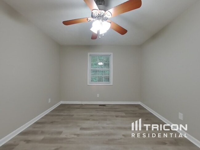 Building Photo - 305 Denae Ct
