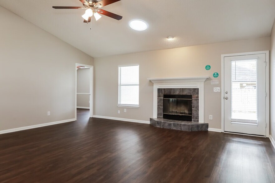 Building Photo - 2965 Golden Pond Blvd