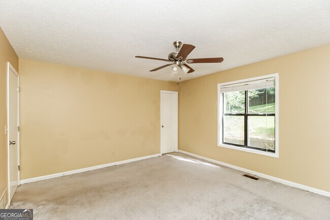 Building Photo - 507 Hollow Ct