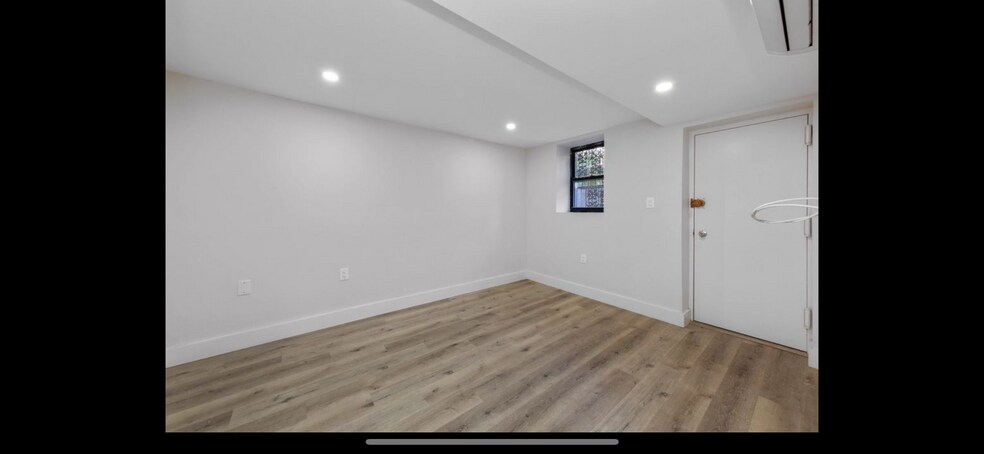 Building Photo - 2452 33rd St