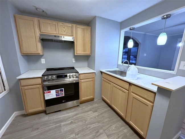 Building Photo - 306 Dehart Ave