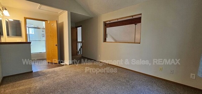 Building Photo - 2039a Palm Dr