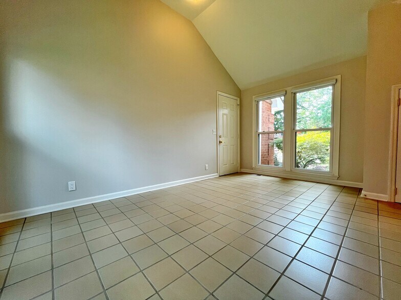 Flexible sunroom area - can be workout room, home office, or seating area. - 604 Sherbourne Grn