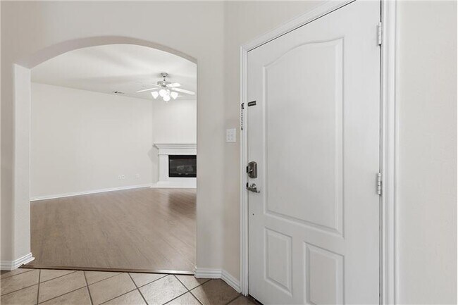 Building Photo - 8808 Paradise Dr