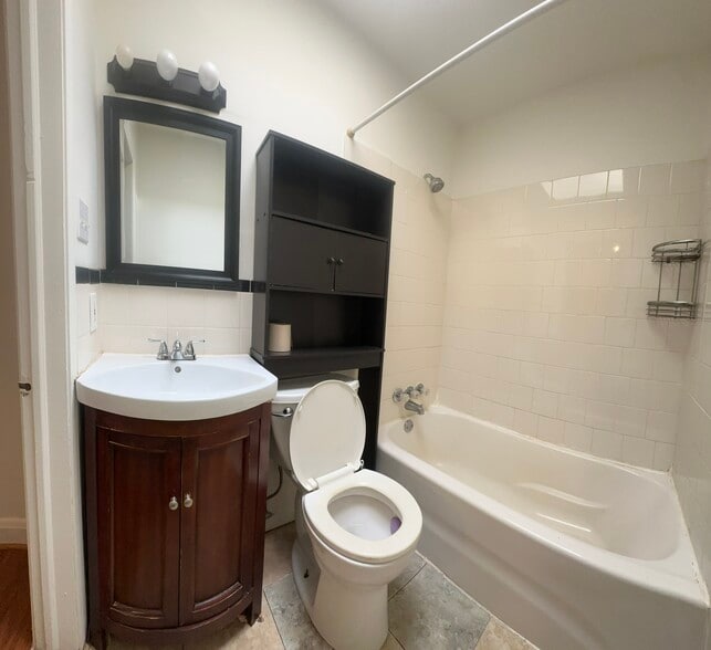 Upstairs Full Bathroom - 1745 Amuskai Rd