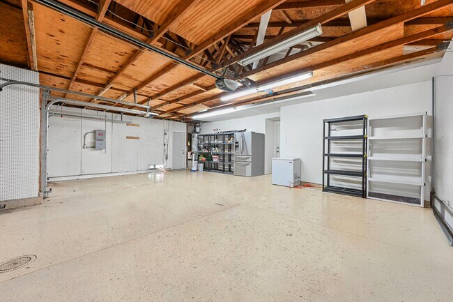 Building Photo - 509 Pacesetter St