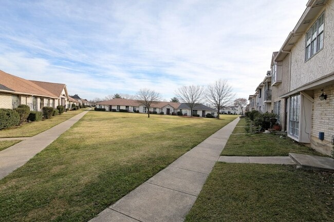 Building Photo - Stylish 2-Bedroom Townhome with Terrace & Resort-Style Amenities in Grand Prairie