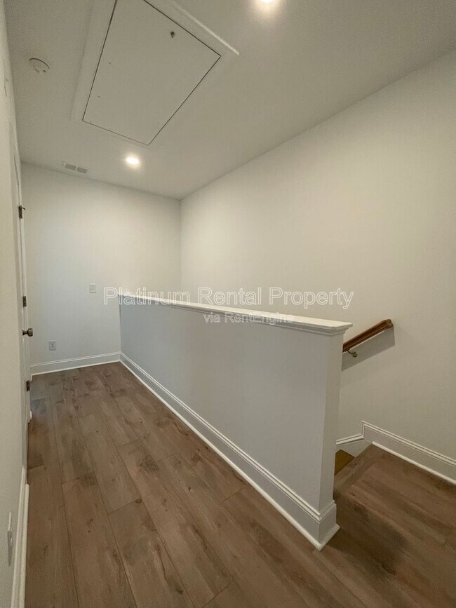 Building Photo - 5221 Riden Ct