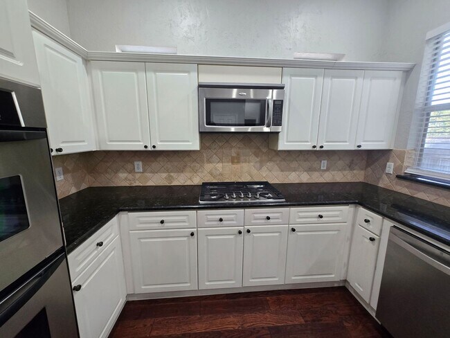 Building Photo - 6116 Thursby Ave