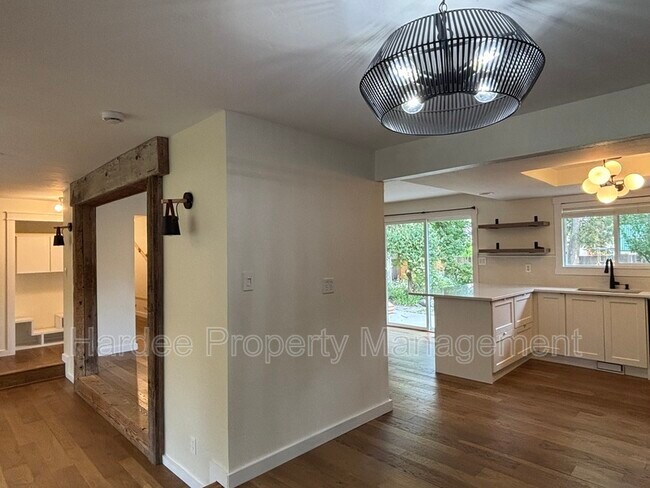 Building Photo - 3511 N Barberry Dr