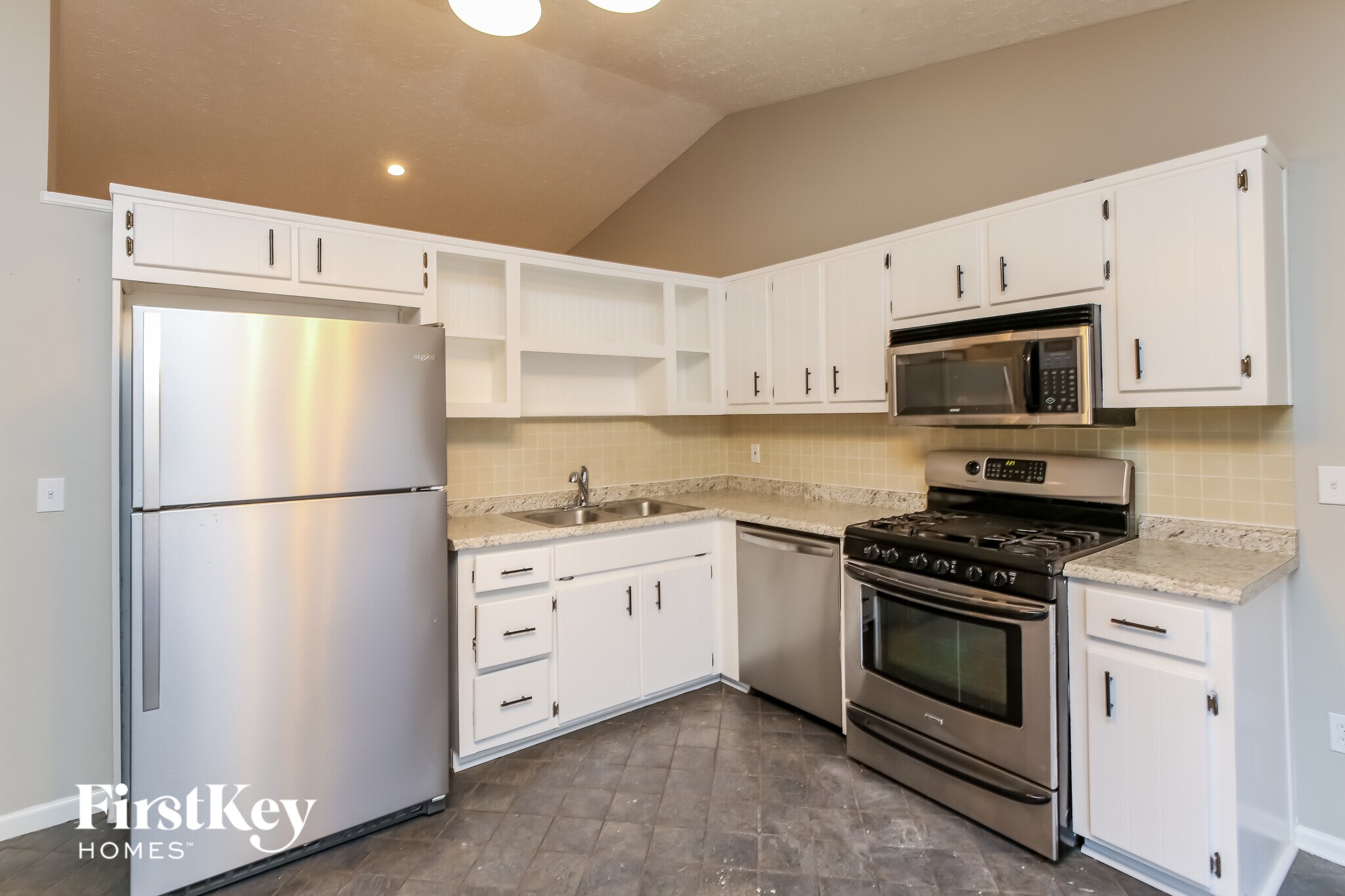 Building Photo - 432 Shady Ln Cir