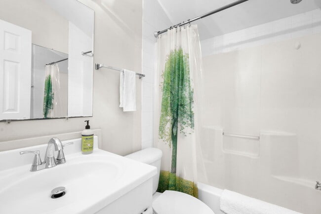 Building Photo - 2217 Doris Dr