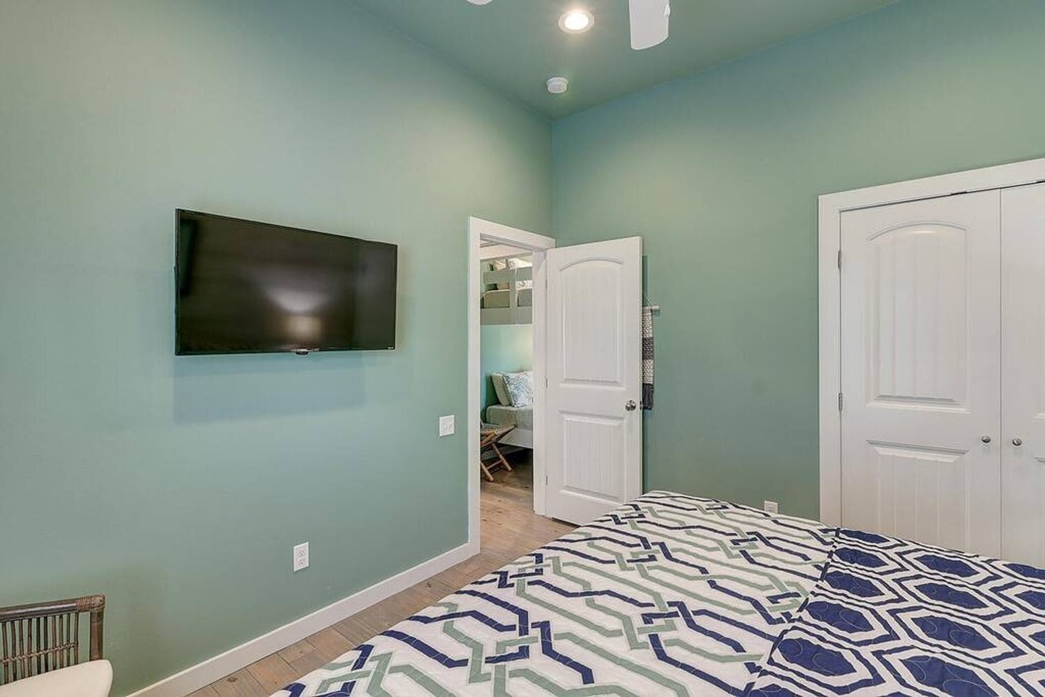 Building Photo - 1924 Eleventh Street-SI ID1023215P