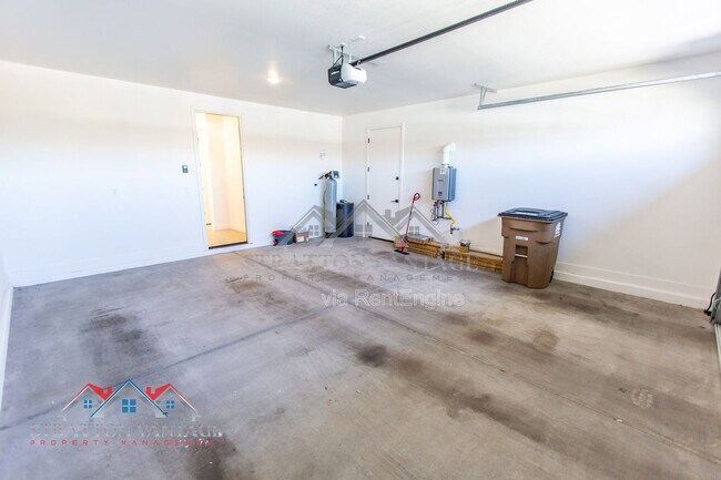 Building Photo - 15075 W McKinley St