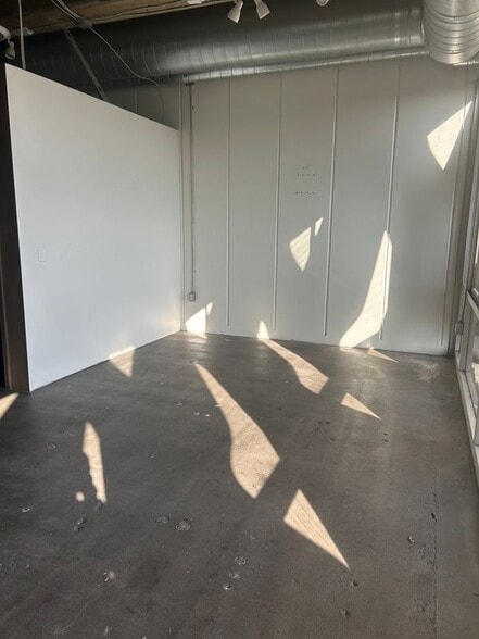 Building Photo - 2404 Wilshire Blvd