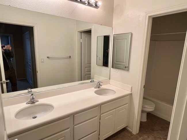 Second bathroom - 27447 Coldwater Dr