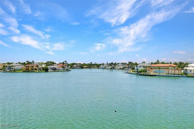 Building Photo - 3200 Gulf Shore Blvd N