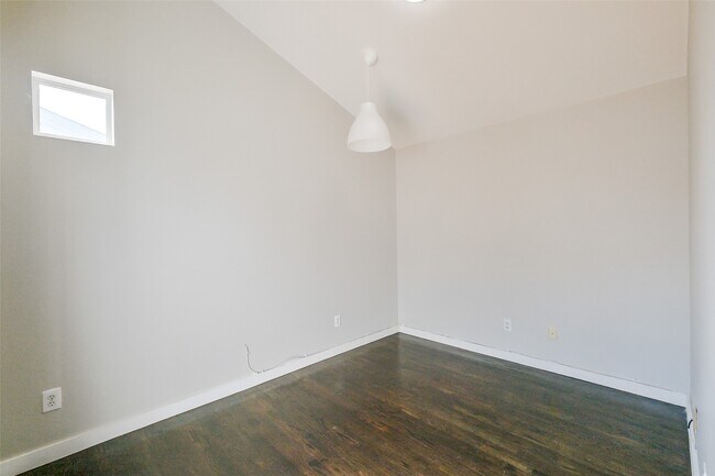 Building Photo - 5710 Winsome Ln