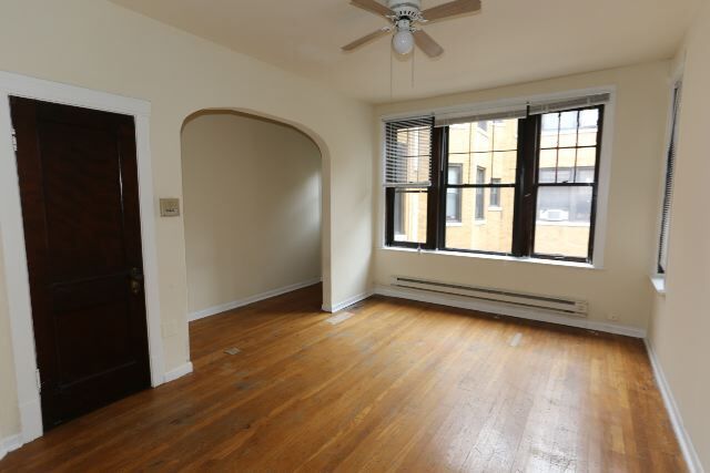 Building Photo - 714 W Barry Ave