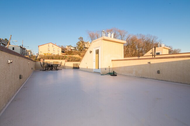 Building Photo - 4576 Silverwood St