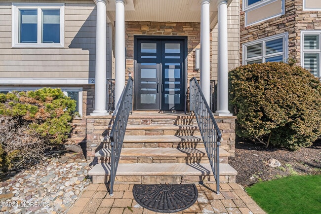 Building Photo - 215 Hollywood Ave