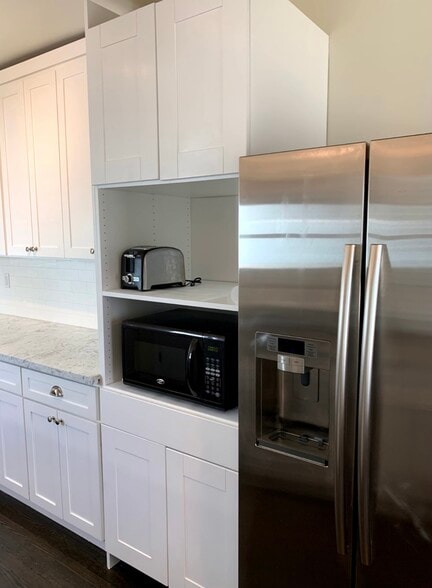 Front unit kitchen - 6470 W 84th Pl