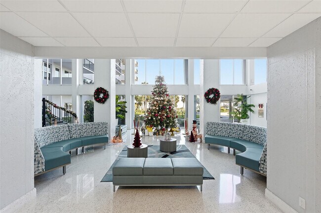 Building Photo - 405 N Ocean Blvd