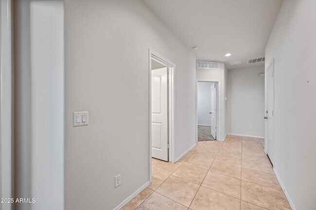 Building Photo - 31027 W Mulberry Dr