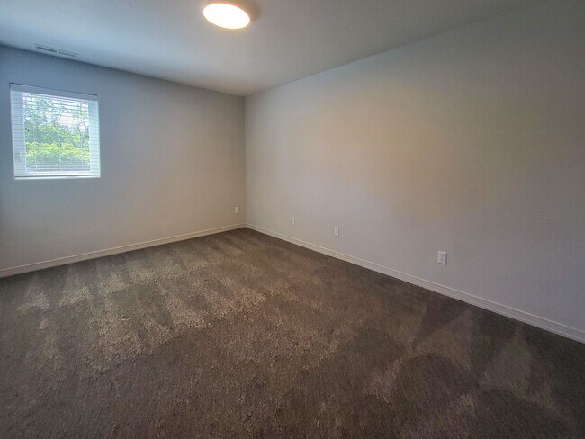 Building Photo - 407-409 Madrona Ave SE