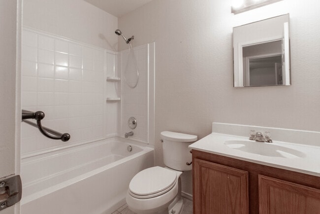 Building Photo - 2405 Spruce Ct