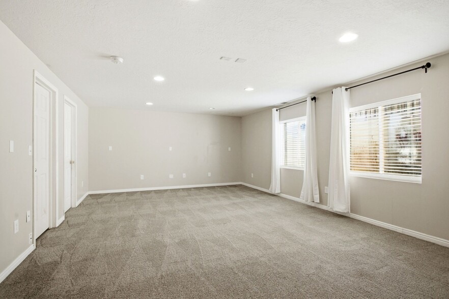 Building Photo - 7202 N Ute Dr