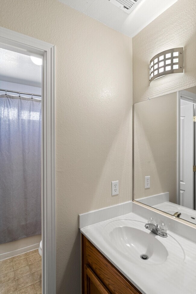 Building Photo - 1529 Luz De Sol Dr
