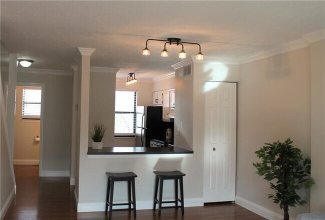 Building Photo - 136 Woodhaven Dr